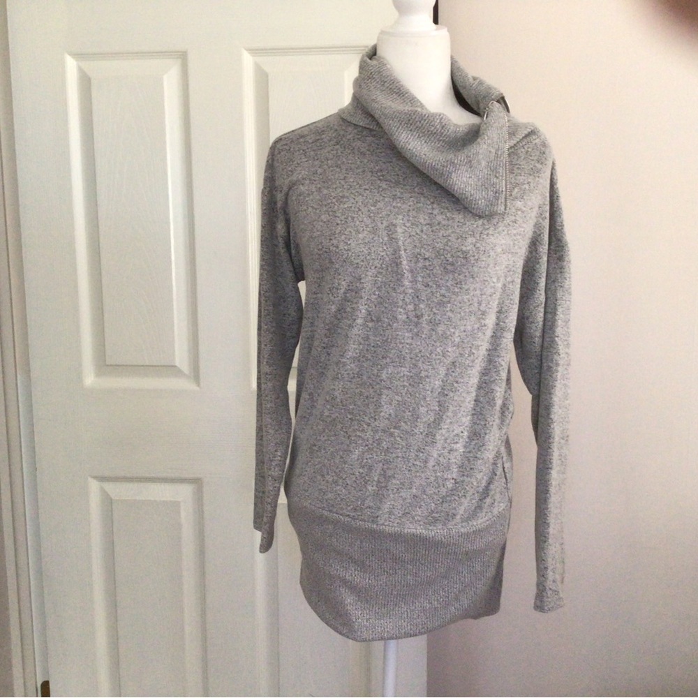 WHBM GRAY HEATHERED LONG SLEEVE LONG SWEATER WITH ZIPPER AT NECKLINE- SIZE XSM